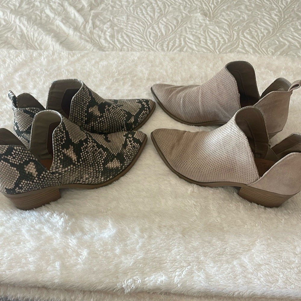 Two pairs of universal threads booties